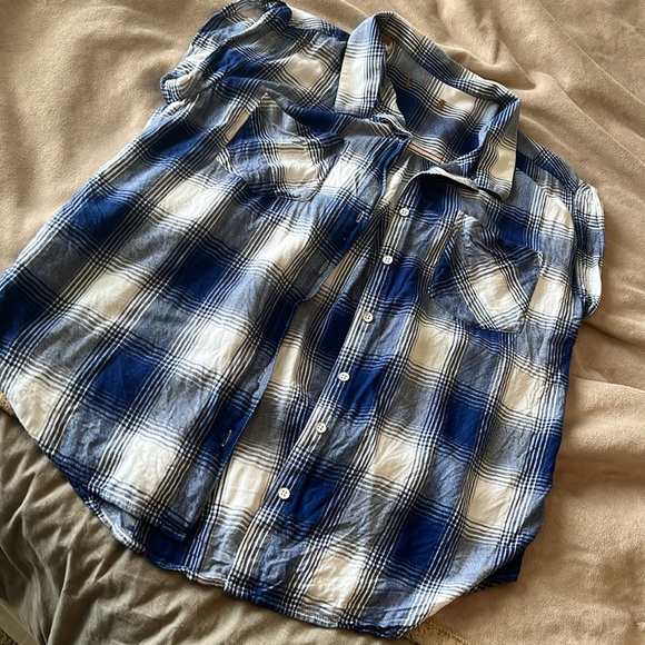 Cute light flannel button up shirt - Picture 5 of 7